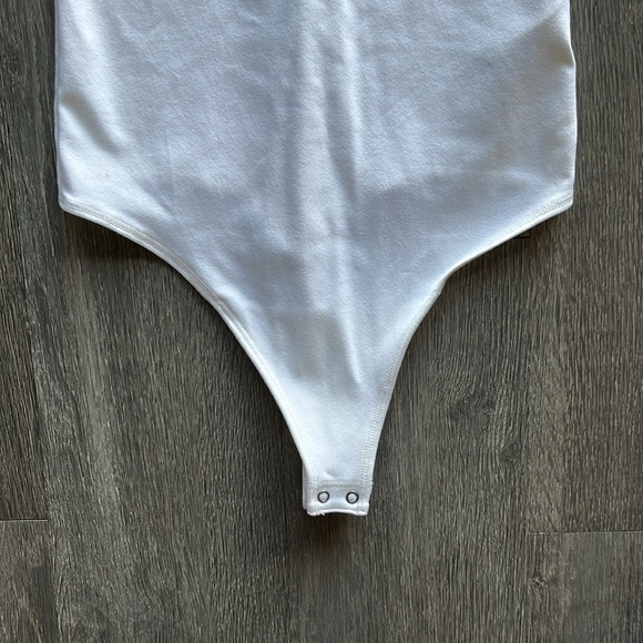 Abercrombie & Fitch V-Neck Bodysuit ✧ White ✧ Size S - Picture 4 of 6